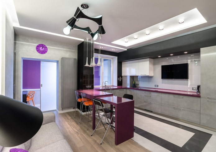 Combinaison de stratifié et de carrelage dans un style high-tech