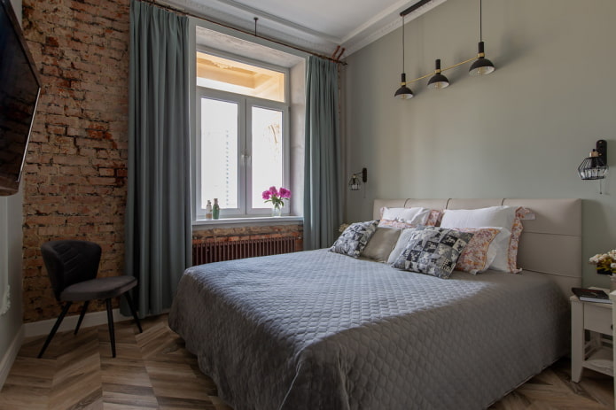 Rideaux légèrement plus foncés que le couvre-lit