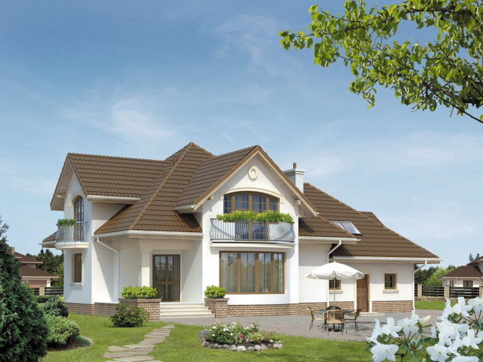 maison blanche avec un toit marron clair