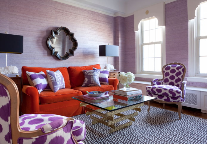 une combinaison de violet et d'orange