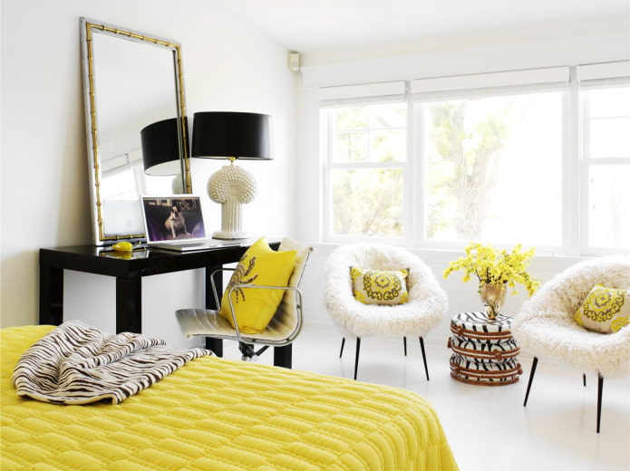 Combinaison de jaune, blanc et noir