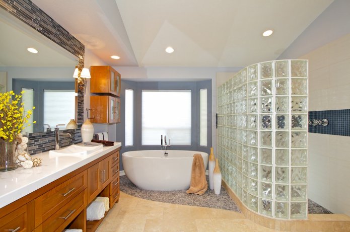 Cabine de douche en briques de verre