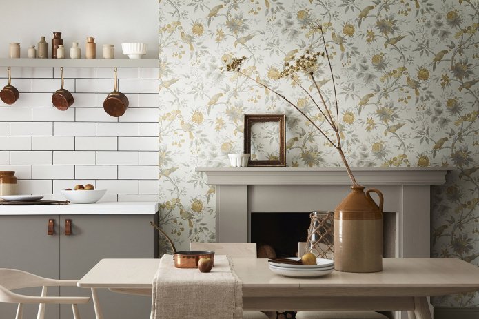 Carrelage et papier peint en papier dans la cuisine