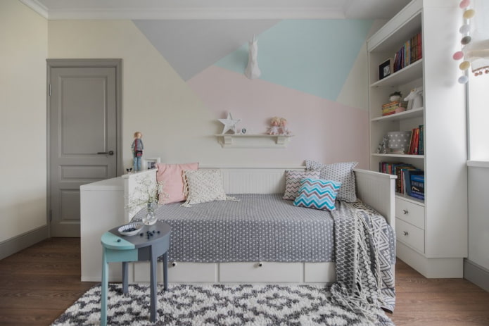 canapé dans une chambre d'enfant