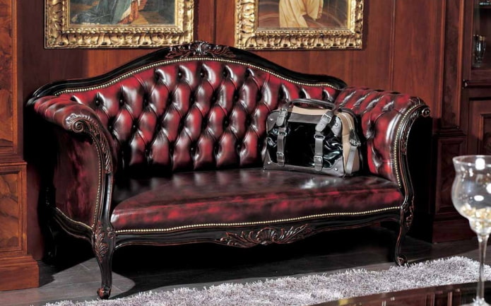 canapé dans un intérieur de style baroque