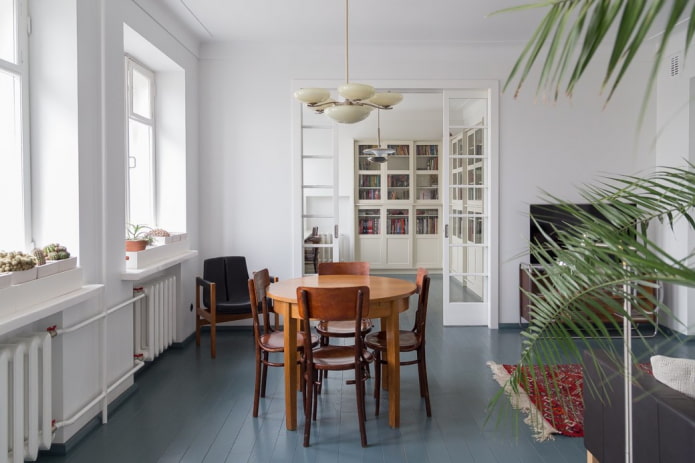 Table en chêne soviétique