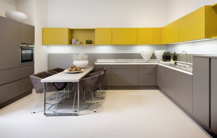 chaise-fauteuil dans l'intérieur de la cuisine