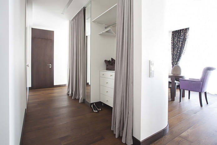 Rideaux au lieu de portes dans un style contemporain