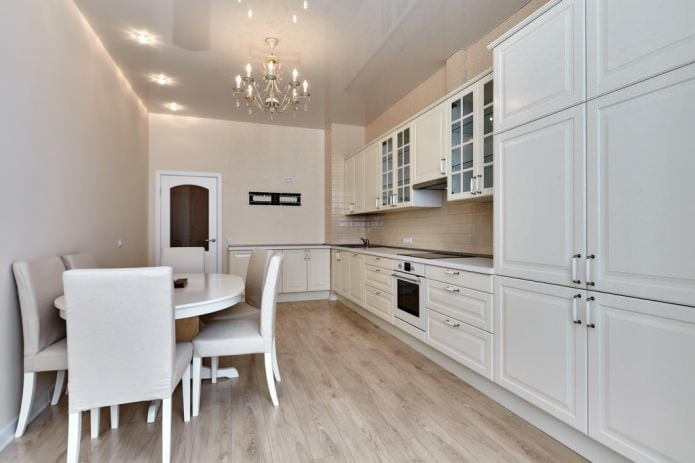 Sol stratifié clair pour l'intérieur d'une cuisine