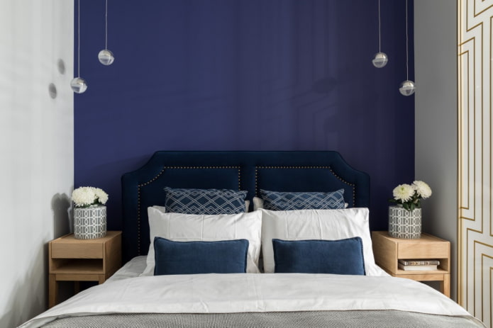 coussins décoratifs dans la chambre