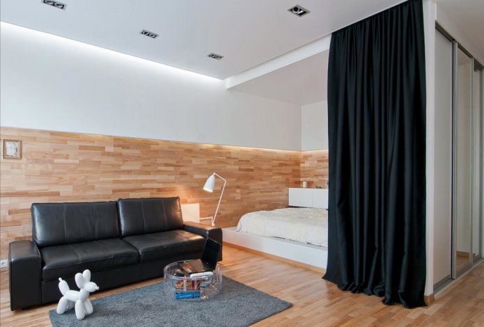 Zonage avec des rideaux à l'intérieur de la chambre-salon