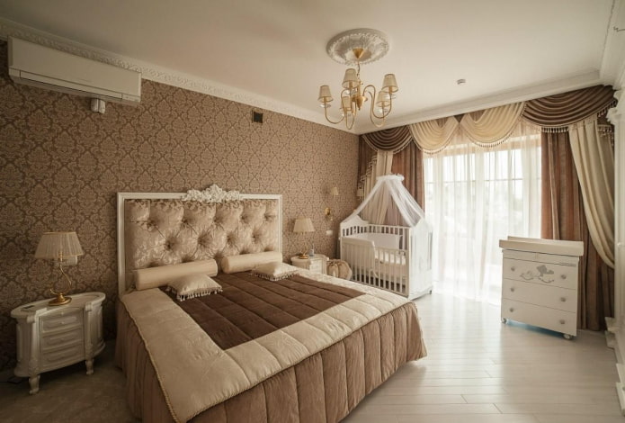 Espace parents dans une chambre combinée avec une chambre d'enfant