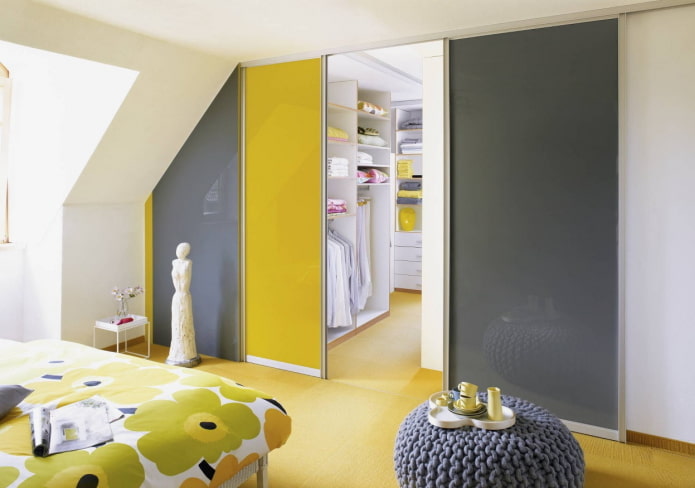 Zonage du dressing dans une chambre mansardée