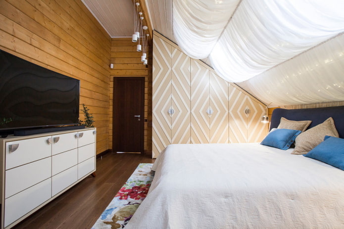 Aménagement d'une chambre mansardée