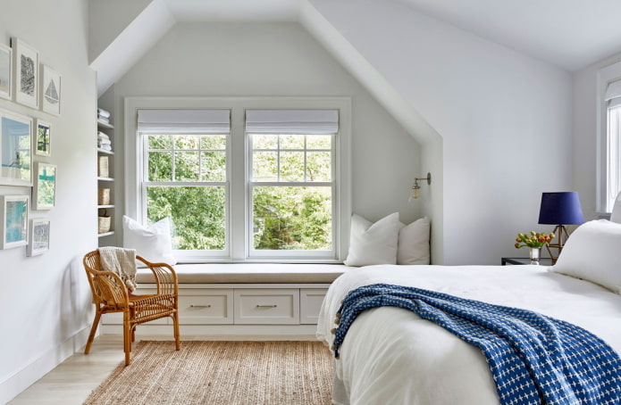 aménagement intérieur d'une chambre mansardée