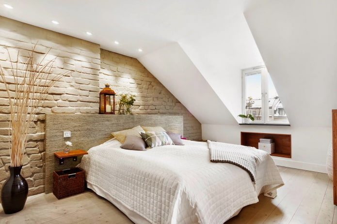 Aménagement intérieur d'une chambre mansardée