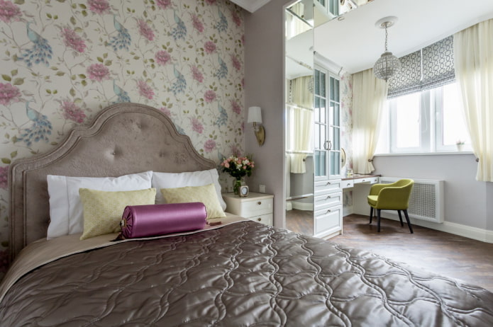 Disposition des meubles dans la chambre combinée avec une loggia