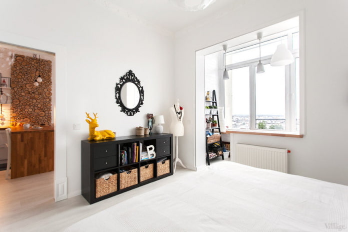 chambre avec balcon dans un style scandinave