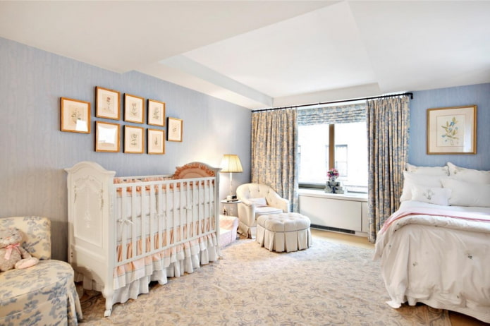 lit bébé dans la chambre