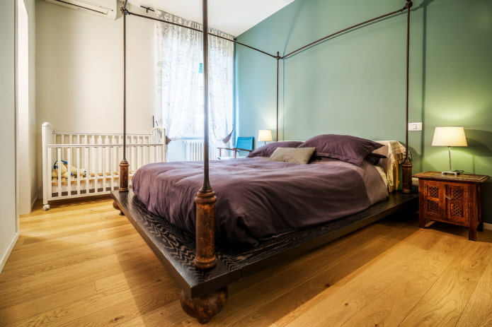 lit bébé dans la chambre