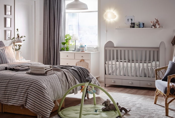 Lit bébé dans la chambre
