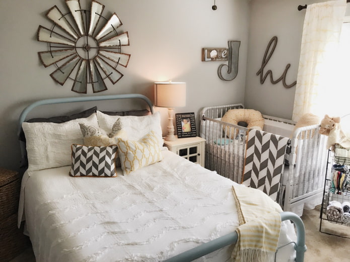 berceau bébé dans la chambre
