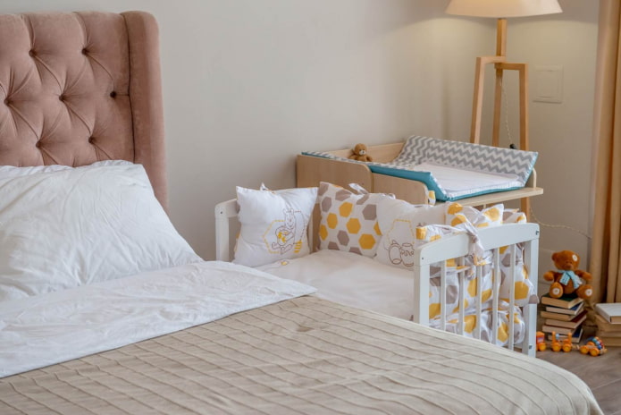 Lit bébé dans la chambre