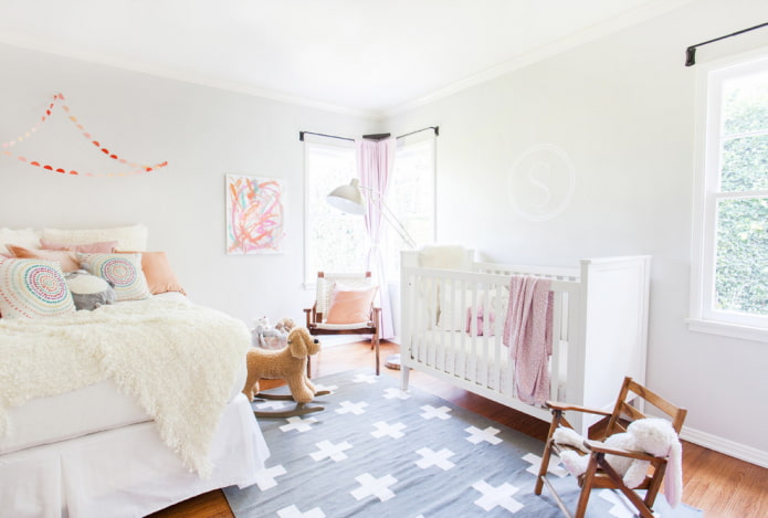 Lit bébé dans la chambre