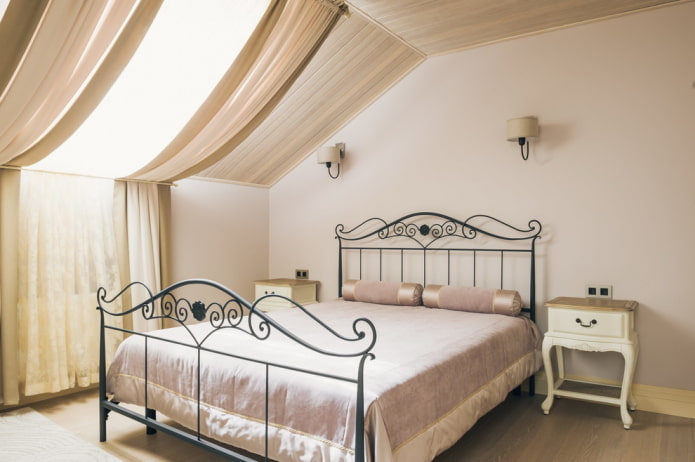Meubles à l'intérieur d'une chambre beige