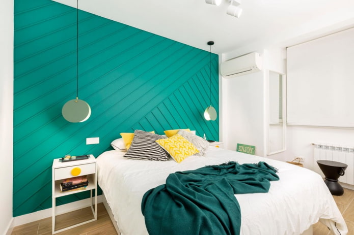 Intérieur d'une chambre blanche et turquoise