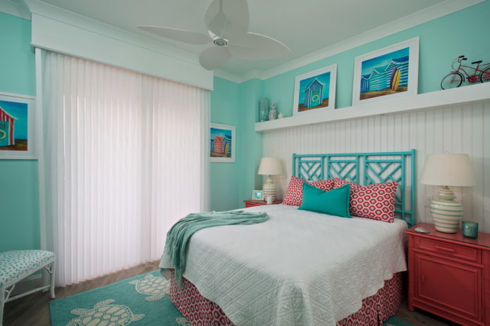 Textiles et décoration dans une chambre turquoise