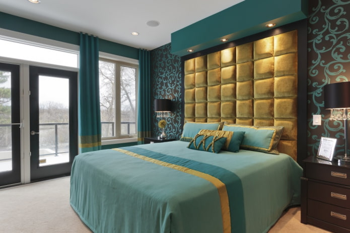 intérieur d'une chambre turquoise-marron