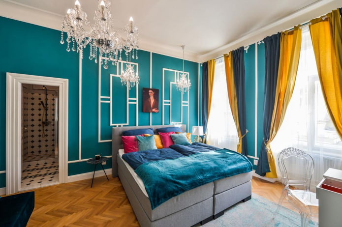 Textiles et décoration dans la chambre turquoise