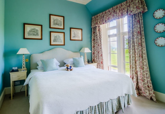 Textiles et décoration dans la chambre turquoise