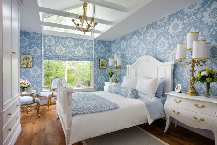 Intérieur de chambre blanc et bleu