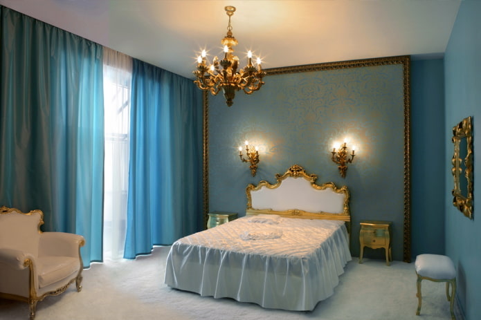 Intérieur de chambre aux tons dorés et bleus