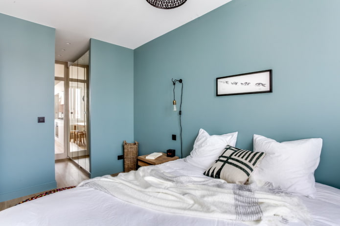intérieur d'une chambre bleue de style scandinave