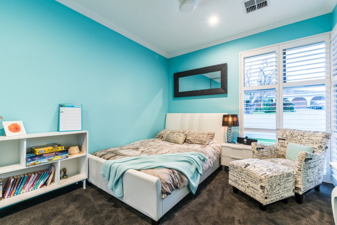 Nuances de bleu dans la chambre
