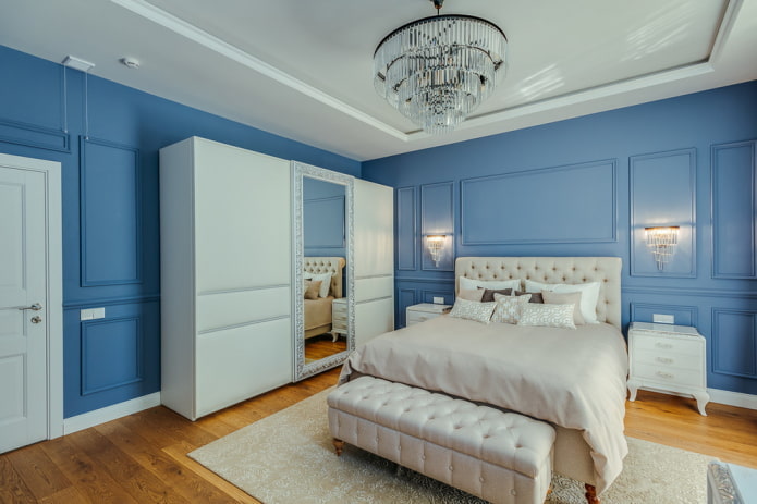 meubles dans l'intérieur d'une chambre bleue