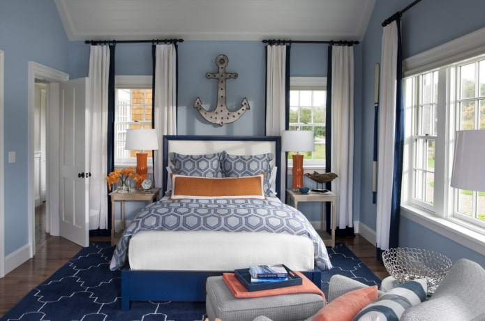Intérieur d'une chambre bleue de style marin