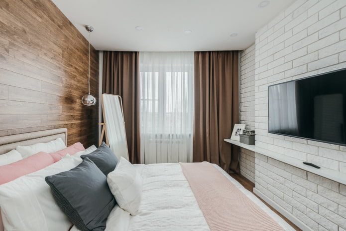 Décoration murale dans une chambre d'un immeuble Khrouchtchev