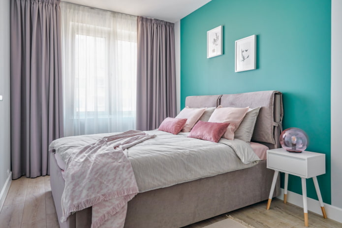 Couleurs de l'intérieur d'une chambre à coucher dans un immeuble Khrouchtchev