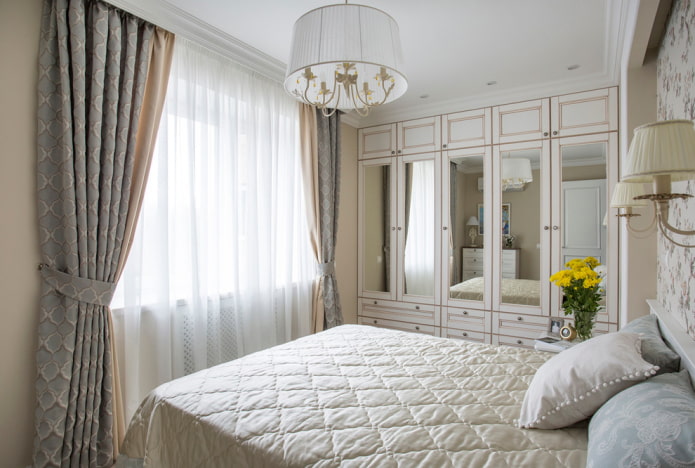 Chambre de style classique dans un immeuble Khrouchtchev