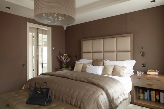 Intérieur de chambre dans les tons marron