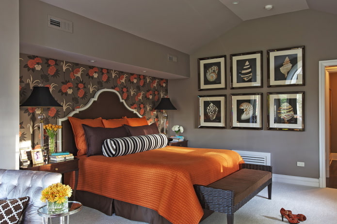 Intérieur de chambre marron avec des accents lumineux