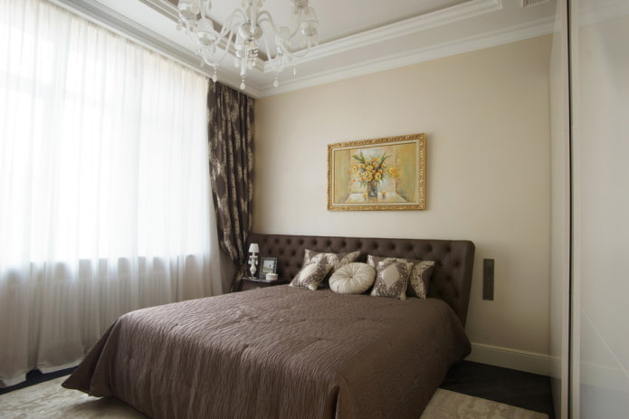 Intérieur de chambre beige et marron