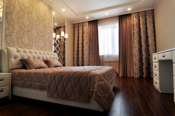 rideaux dans une chambre marron