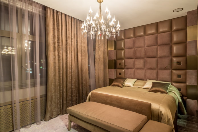 Décoration et éclairage dans une chambre marron