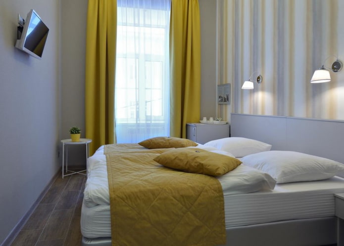 Chambre grise aux accents lumineux