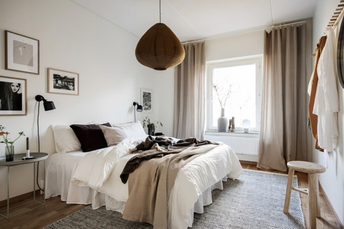 couvertures sur le lit